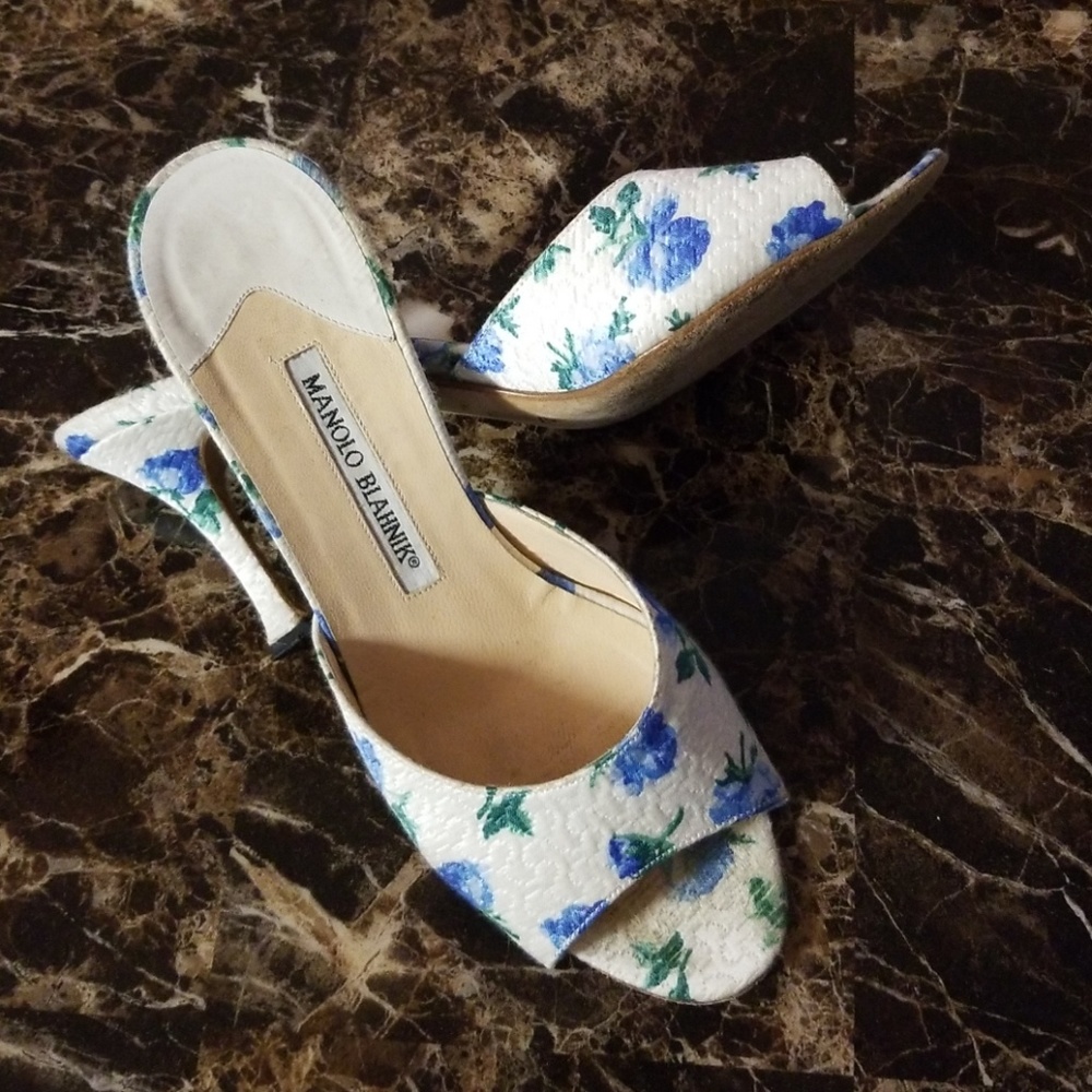 Manolo Blahnik size 37 (US 7) heeled sandals